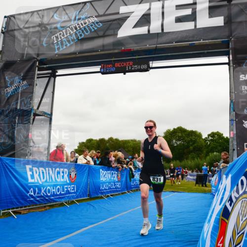 30.08.2026 - Elbe Triathlon Hamburg LAZAROV Photography http://msf.ph/oto/10083324 30.08.2026 11:35:29 Ziel 831, 1177, 1237 meine-sportfotos.de