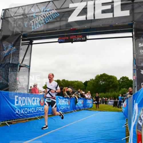 30.08.2026 - Elbe Triathlon Hamburg LAZAROV Photography http://msf.ph/oto/10083406 30.08.2026 11:36:04 Ziel 929, 1139, 1295, 1305 meine-sportfotos.de