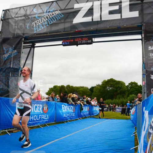 30.08.2026 - Elbe Triathlon Hamburg LAZAROV Photography http://msf.ph/oto/10083411 30.08.2026 11:36:04 Ziel 929, 1139, 1295, 1305 meine-sportfotos.de