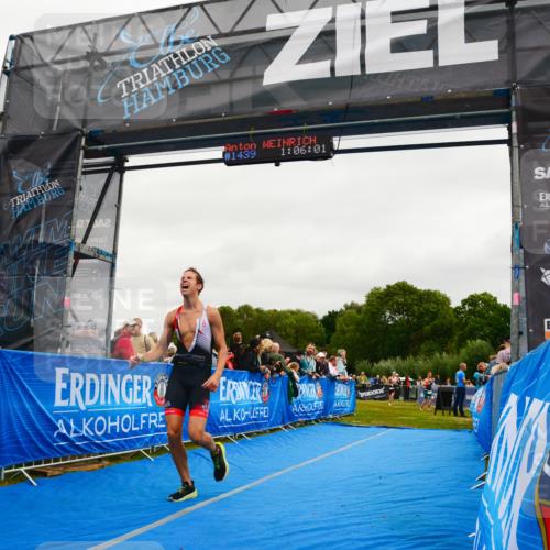 30.08.2026 - Elbe Triathlon Hamburg LAZAROV Photography http://msf.ph/oto/10083503 30.08.2026 11:36:19 Ziel 1446, 1447 meine-sportfotos.de