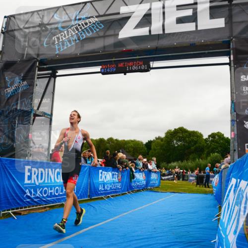 30.08.2026 - Elbe Triathlon Hamburg LAZAROV Photography http://msf.ph/oto/10083505 30.08.2026 11:36:19 Ziel 1446, 1447 meine-sportfotos.de