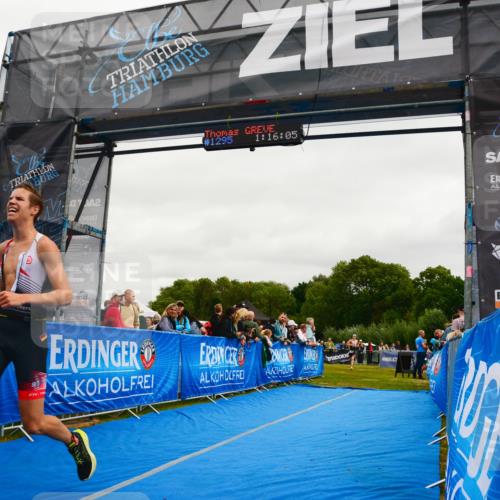 30.08.2026 - Elbe Triathlon Hamburg LAZAROV Photography http://msf.ph/oto/10083511 30.08.2026 11:36:20 Ziel 1446, 1447 meine-sportfotos.de