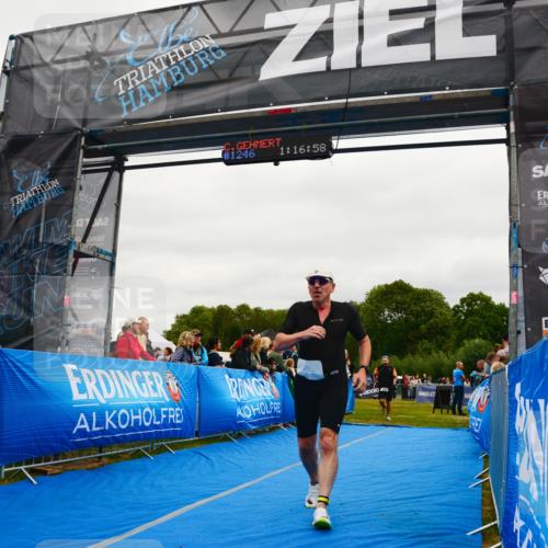 30.08.2026 - Elbe Triathlon Hamburg LAZAROV Photography http://msf.ph/oto/10083619 30.08.2026 11:37:05 Ziel 879, 1050, 1307 meine-sportfotos.de