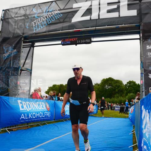 30.08.2026 - Elbe Triathlon Hamburg LAZAROV Photography http://msf.ph/oto/10083627 30.08.2026 11:37:05 Ziel 879, 1050, 1307 meine-sportfotos.de