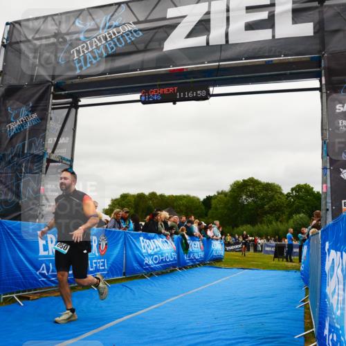 30.08.2026 - Elbe Triathlon Hamburg LAZAROV Photography http://msf.ph/oto/10083632 30.08.2026 11:37:09 Ziel 1050, 1122 meine-sportfotos.de