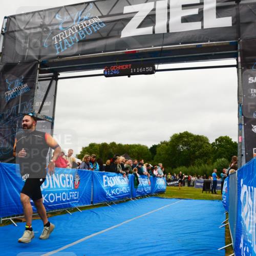 30.08.2026 - Elbe Triathlon Hamburg LAZAROV Photography http://msf.ph/oto/10083634 30.08.2026 11:37:09 Ziel 1050, 1122 meine-sportfotos.de