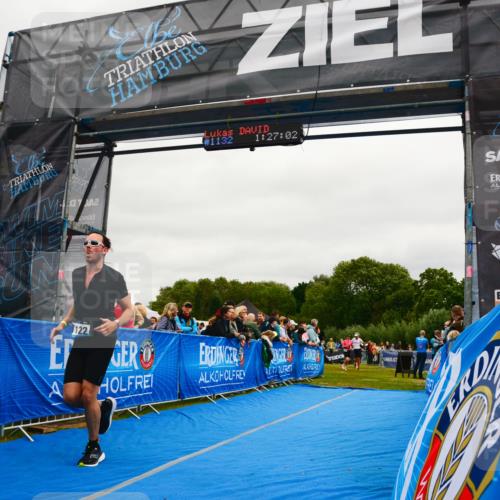 30.08.2026 - Elbe Triathlon Hamburg LAZAROV Photography http://msf.ph/oto/10083645 30.08.2026 11:37:16 Ziel 800, 1122, 1341 meine-sportfotos.de