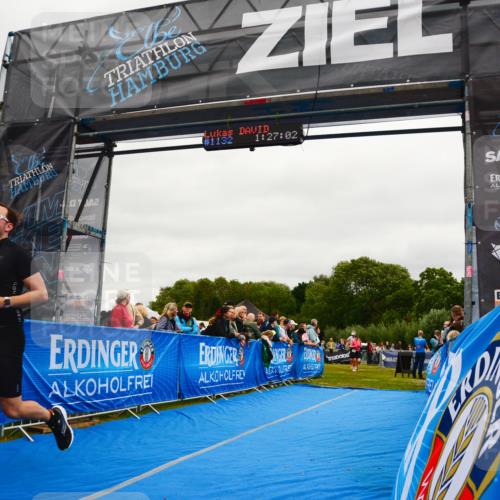 30.08.2026 - Elbe Triathlon Hamburg LAZAROV Photography http://msf.ph/oto/10083649 30.08.2026 11:37:16 Ziel 800, 1122, 1341 meine-sportfotos.de