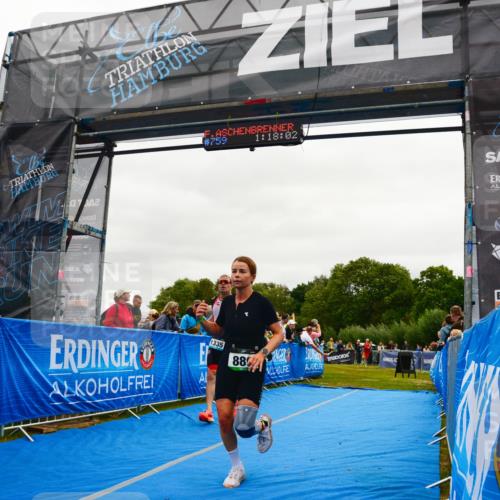30.08.2026 - Elbe Triathlon Hamburg LAZAROV Photography http://msf.ph/oto/10083834 30.08.2026 11:38:21 Ziel 889, 1335, 1422 meine-sportfotos.de