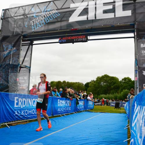 30.08.2026 - Elbe Triathlon Hamburg LAZAROV Photography http://msf.ph/oto/10083846 30.08.2026 11:38:22 Ziel 889, 1335, 1422 meine-sportfotos.de