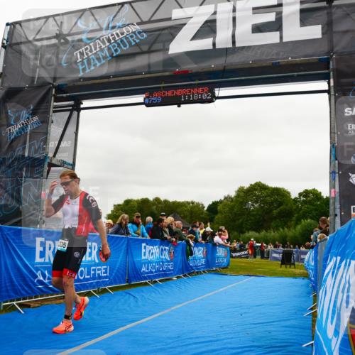 30.08.2026 - Elbe Triathlon Hamburg LAZAROV Photography http://msf.ph/oto/10083852 30.08.2026 11:38:22 Ziel 889, 1335, 1422 meine-sportfotos.de