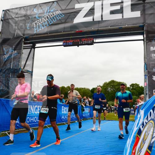 30.08.2026 - Elbe Triathlon Hamburg LAZAROV Photography http://msf.ph/oto/10084043 30.08.2026 11:39:20 Ziel 709, 992, 1064, 1123, 1125, 1205, 1214, 1256 meine-sportfotos.de