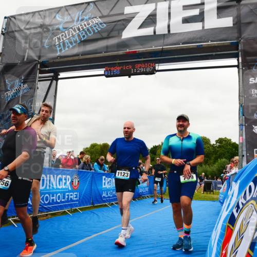 30.08.2026 - Elbe Triathlon Hamburg LAZAROV Photography http://msf.ph/oto/10084049 30.08.2026 11:39:21 Ziel 709, 992, 1064, 1123, 1125, 1205, 1214, 1256 meine-sportfotos.de