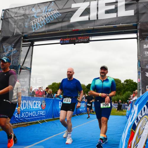 30.08.2026 - Elbe Triathlon Hamburg LAZAROV Photography http://msf.ph/oto/10084050 30.08.2026 11:39:22 Ziel 709, 992, 1064, 1123, 1125, 1205, 1214, 1256 meine-sportfotos.de