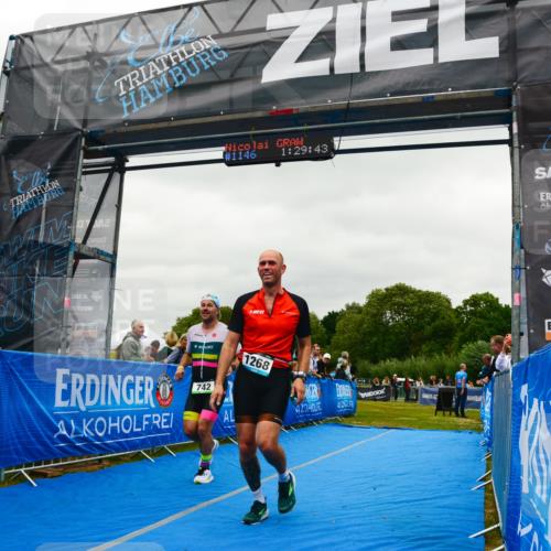 30.08.2026 - Elbe Triathlon Hamburg LAZAROV Photography http://msf.ph/oto/10084170 30.08.2026 11:40:03 Ziel 742, 1268 meine-sportfotos.de