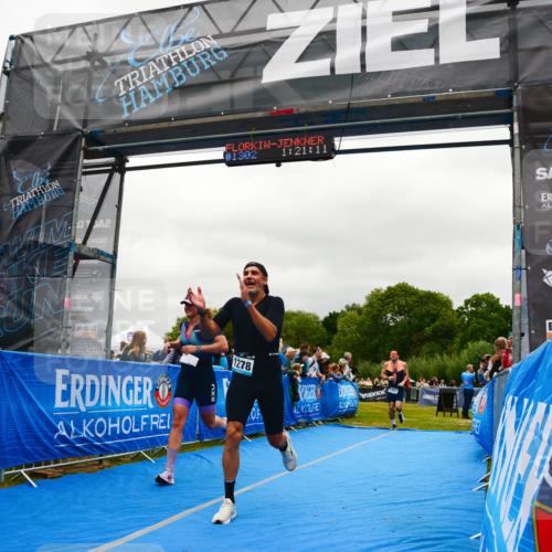 30.08.2026 - Elbe Triathlon Hamburg LAZAROV Photography http://msf.ph/oto/10084343 30.08.2026 11:41:24 Ziel 806, 1202, 1278 meine-sportfotos.de