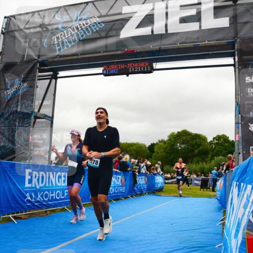 30.08.2026 - Elbe Triathlon Hamburg LAZAROV Photography http://msf.ph/oto/10084345 30.08.2026 11:41:24 Ziel 806, 1202, 1278 meine-sportfotos.de