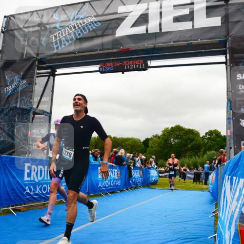 30.08.2026 - Elbe Triathlon Hamburg LAZAROV Photography http://msf.ph/oto/10084347 30.08.2026 11:41:24 Ziel 806, 1202, 1278 meine-sportfotos.de