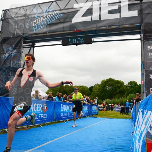 30.08.2026 - Elbe Triathlon Hamburg LAZAROV Photography http://msf.ph/oto/10084373 30.08.2026 11:41:45 Ziel 795, 1272, 1449 meine-sportfotos.de