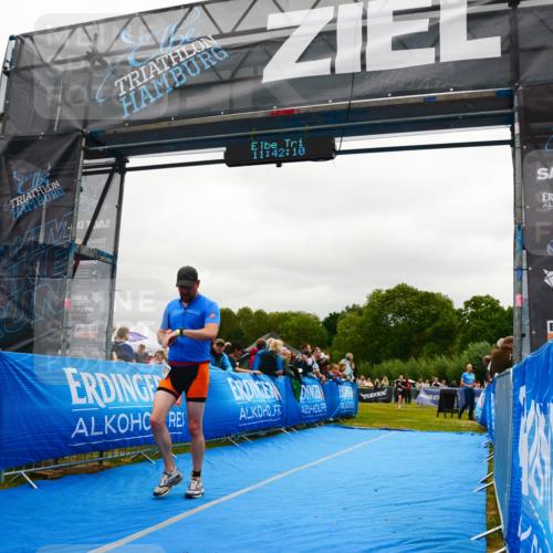 30.08.2026 - Elbe Triathlon Hamburg LAZAROV Photography http://msf.ph/oto/10084433 30.08.2026 11:42:11 Ziel 864, 1207 meine-sportfotos.de