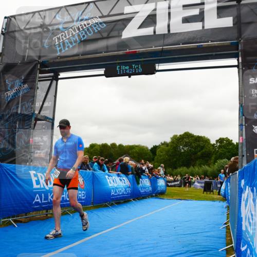 30.08.2026 - Elbe Triathlon Hamburg LAZAROV Photography http://msf.ph/oto/10084436 30.08.2026 11:42:11 Ziel 864, 1207 meine-sportfotos.de
