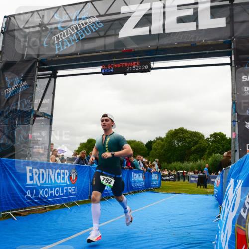 30.08.2026 - Elbe Triathlon Hamburg LAZAROV Photography http://msf.ph/oto/10084474 30.08.2026 11:42:23 Ziel 792, 817 meine-sportfotos.de