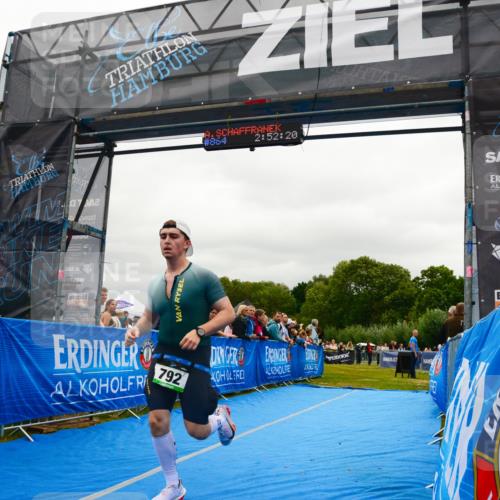 30.08.2026 - Elbe Triathlon Hamburg LAZAROV Photography http://msf.ph/oto/10084475 30.08.2026 11:42:23 Ziel 792, 817 meine-sportfotos.de