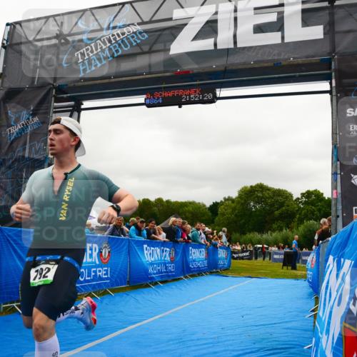 30.08.2026 - Elbe Triathlon Hamburg LAZAROV Photography http://msf.ph/oto/10084479 30.08.2026 11:42:23 Ziel 792, 817 meine-sportfotos.de