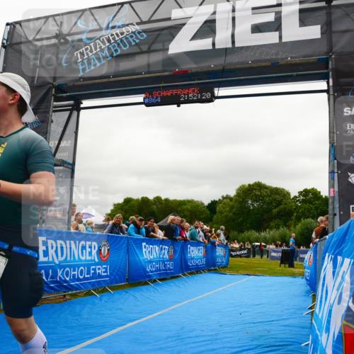 30.08.2026 - Elbe Triathlon Hamburg LAZAROV Photography http://msf.ph/oto/10084481 30.08.2026 11:42:23 Ziel 792, 817 meine-sportfotos.de