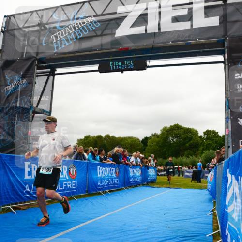 30.08.2026 - Elbe Triathlon Hamburg LAZAROV Photography http://msf.ph/oto/10084484 30.08.2026 11:42:37 Ziel 1142, 1195 meine-sportfotos.de