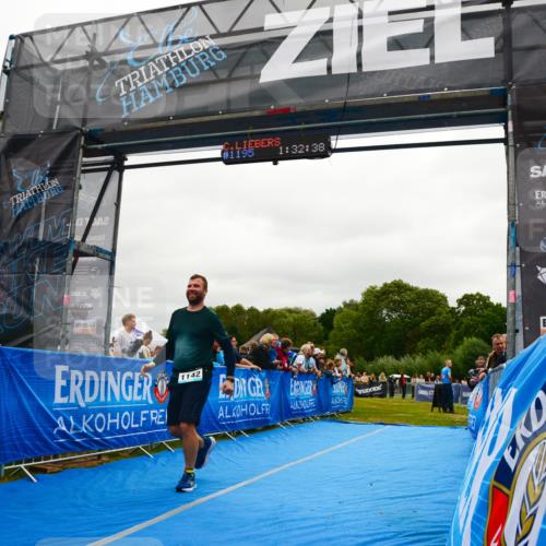 30.08.2026 - Elbe Triathlon Hamburg LAZAROV Photography http://msf.ph/oto/10084492 30.08.2026 11:42:41 Ziel 1142 meine-sportfotos.de