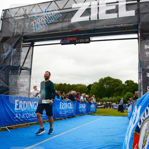 30.08.2026 - Elbe Triathlon Hamburg LAZAROV Photography http://msf.ph/oto/10084494 30.08.2026 11:42:41 Ziel 1142 meine-sportfotos.de