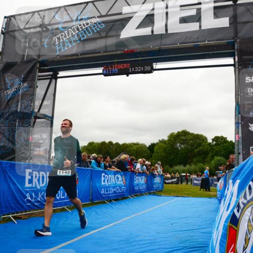 30.08.2026 - Elbe Triathlon Hamburg LAZAROV Photography http://msf.ph/oto/10084496 30.08.2026 11:42:42 Ziel 1142 meine-sportfotos.de