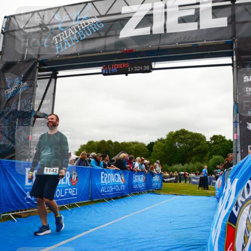 30.08.2026 - Elbe Triathlon Hamburg LAZAROV Photography http://msf.ph/oto/10084497 30.08.2026 11:42:42 Ziel 1142 meine-sportfotos.de