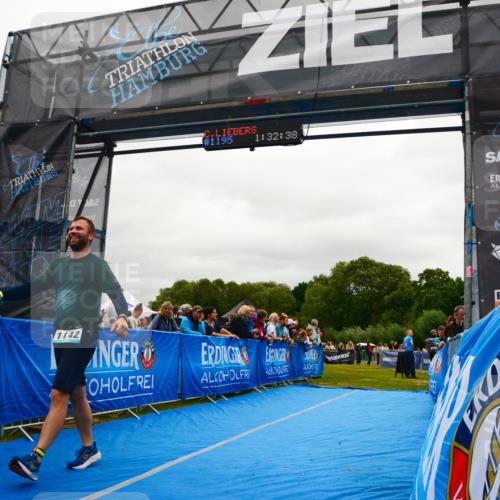 30.08.2026 - Elbe Triathlon Hamburg LAZAROV Photography http://msf.ph/oto/10084499 30.08.2026 11:42:42 Ziel 1142 meine-sportfotos.de