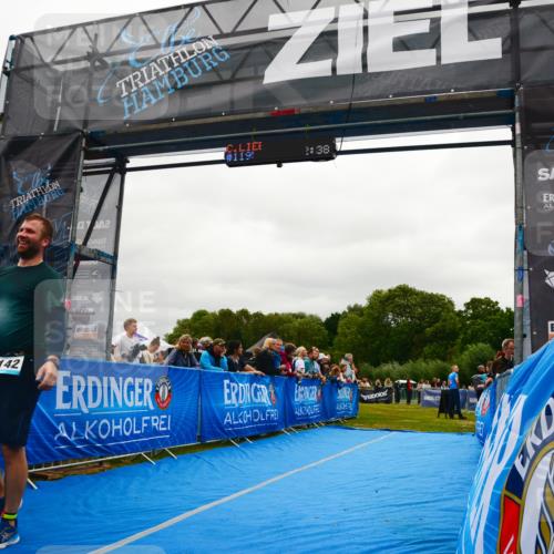 30.08.2026 - Elbe Triathlon Hamburg LAZAROV Photography http://msf.ph/oto/10084503 30.08.2026 11:42:42 Ziel 1142 meine-sportfotos.de