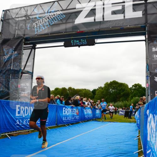 30.08.2026 - Elbe Triathlon Hamburg LAZAROV Photography http://msf.ph/oto/10084507 30.08.2026 11:42:54 Ziel 805, 1238, 1257, 1303, 1325 meine-sportfotos.de