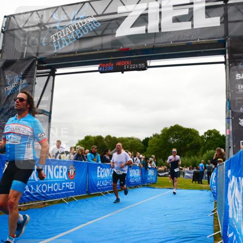 30.08.2026 - Elbe Triathlon Hamburg LAZAROV Photography http://msf.ph/oto/10084526 30.08.2026 11:42:58 Ziel 805, 1257, 1303, 1325 meine-sportfotos.de