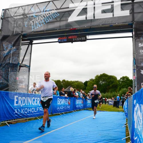 30.08.2026 - Elbe Triathlon Hamburg LAZAROV Photography http://msf.ph/oto/10084530 30.08.2026 11:42:59 Ziel 805, 918, 1257, 1303, 1325 meine-sportfotos.de