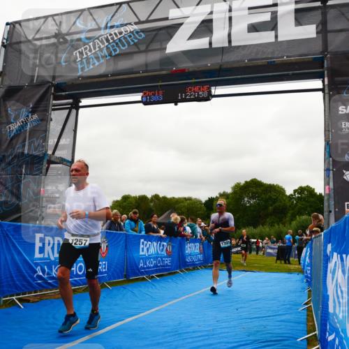 30.08.2026 - Elbe Triathlon Hamburg LAZAROV Photography http://msf.ph/oto/10084534 30.08.2026 11:42:59 Ziel 805, 918, 1257, 1303, 1325 meine-sportfotos.de