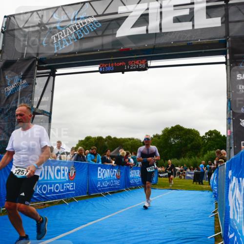 30.08.2026 - Elbe Triathlon Hamburg LAZAROV Photography http://msf.ph/oto/10084538 30.08.2026 11:42:59 Ziel 805, 918, 1257, 1303, 1325 meine-sportfotos.de