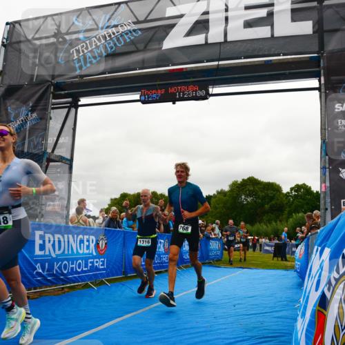 30.08.2026 - Elbe Triathlon Hamburg LAZAROV Photography http://msf.ph/oto/10084574 30.08.2026 11:43:08 Ziel 768, 918, 1107, 1316, 1324 meine-sportfotos.de