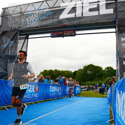 30.08.2026 - Elbe Triathlon Hamburg LAZAROV Photography http://msf.ph/oto/10084611 30.08.2026 11:43:24 Ziel 1242, 1390 meine-sportfotos.de