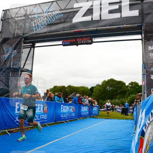 30.08.2026 - Elbe Triathlon Hamburg LAZAROV Photography http://msf.ph/oto/10084731 30.08.2026 11:44:05 Ziel 1227, 1287 meine-sportfotos.de