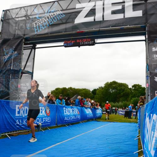 30.08.2026 - Elbe Triathlon Hamburg LAZAROV Photography http://msf.ph/oto/10084769 30.08.2026 11:44:24 Ziel 808, 875, 1239 meine-sportfotos.de