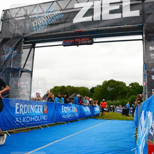 30.08.2026 - Elbe Triathlon Hamburg LAZAROV Photography http://msf.ph/oto/10084774 30.08.2026 11:44:25 Ziel 808, 875, 1239 meine-sportfotos.de