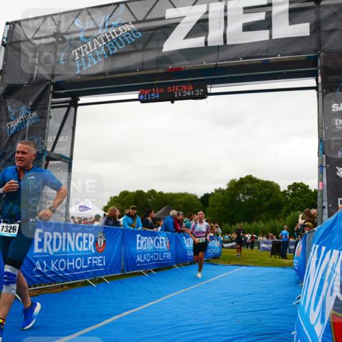 30.08.2026 - Elbe Triathlon Hamburg LAZAROV Photography http://msf.ph/oto/10084864 30.08.2026 11:44:50 Ziel 810, 1082, 1258, 1326 meine-sportfotos.de