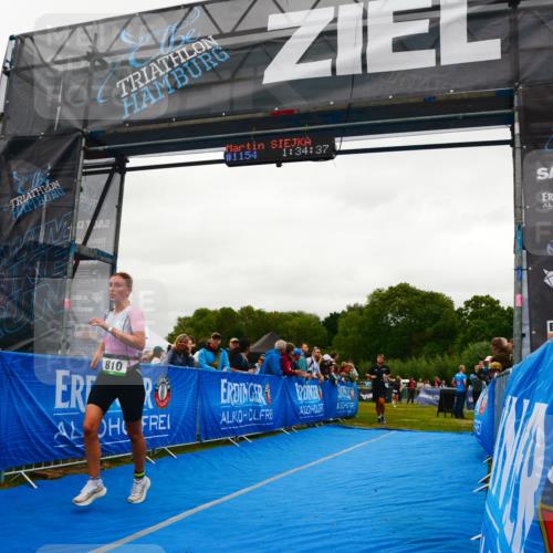 30.08.2026 - Elbe Triathlon Hamburg LAZAROV Photography http://msf.ph/oto/10084872 30.08.2026 11:44:52 Ziel 810, 1082, 1296, 1326 meine-sportfotos.de