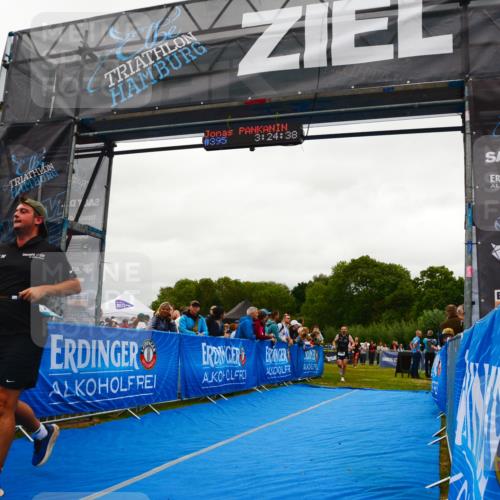 30.08.2026 - Elbe Triathlon Hamburg LAZAROV Photography http://msf.ph/oto/10084890 30.08.2026 11:44:57 Ziel 1082, 1296 meine-sportfotos.de