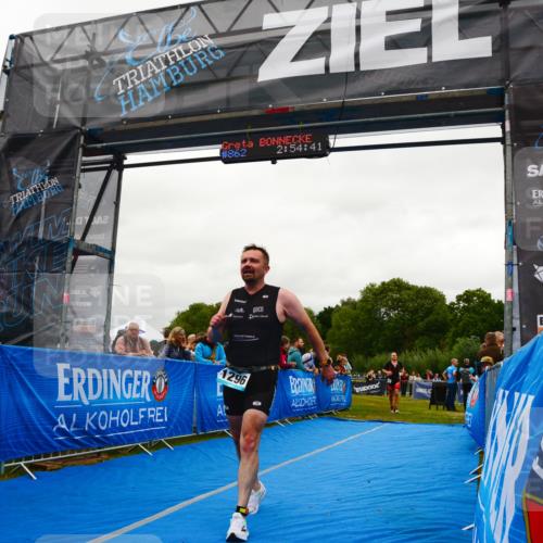30.08.2026 - Elbe Triathlon Hamburg LAZAROV Photography http://msf.ph/oto/10084902 30.08.2026 11:45:02 Ziel 1296 meine-sportfotos.de